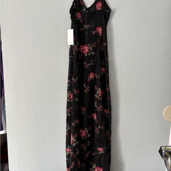 TOBI BLACK ROSE LACE DRESS - Picture 3 of 7